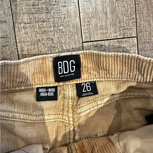 BDG Urban Outfitters High & Wide Corduroy Pant in tan size 26 - Picture 6 of 7